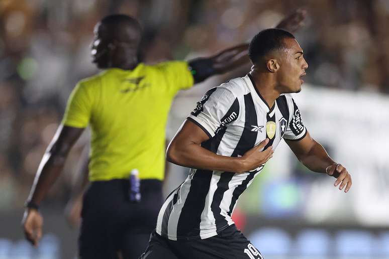 Kayke comemorando o empate –