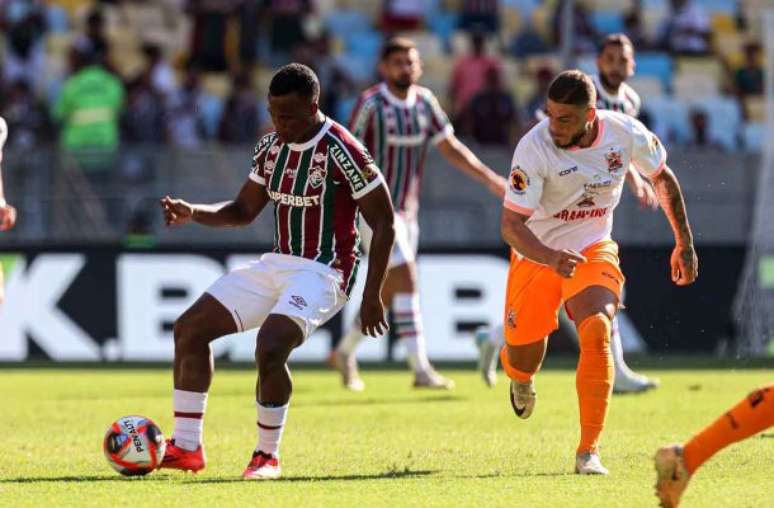 LUCAS MERÇON / FLUMINENSE F.C. - Legenda: Jhon Árias, pelo Fluminense