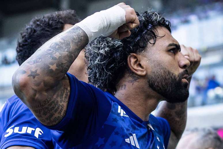 Gabigol comemora gol marcado –
