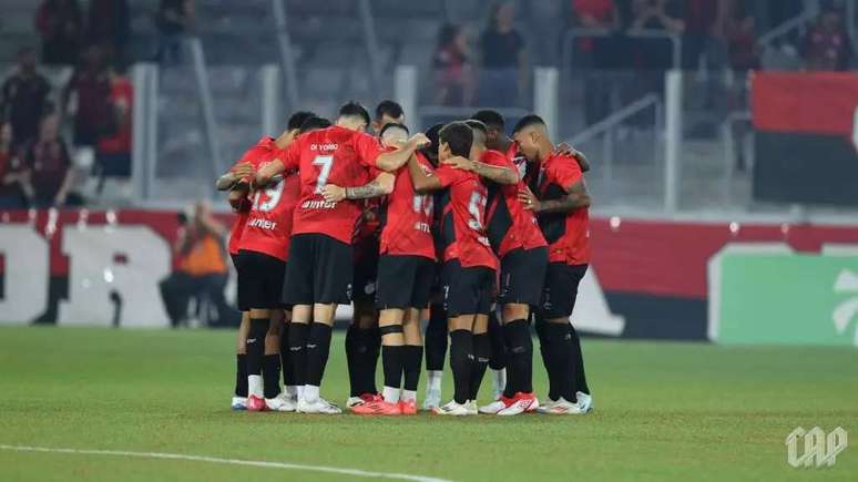 Athletico vence, mas perde liderança para o Operário-PR 
