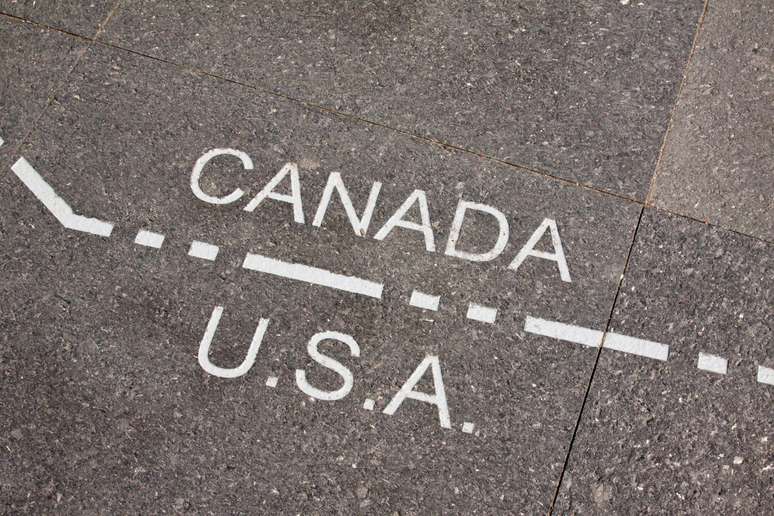 Em 1842, um novo tratado entre EUA e Reino Unido definiu claramente a fronteira com o Canadá