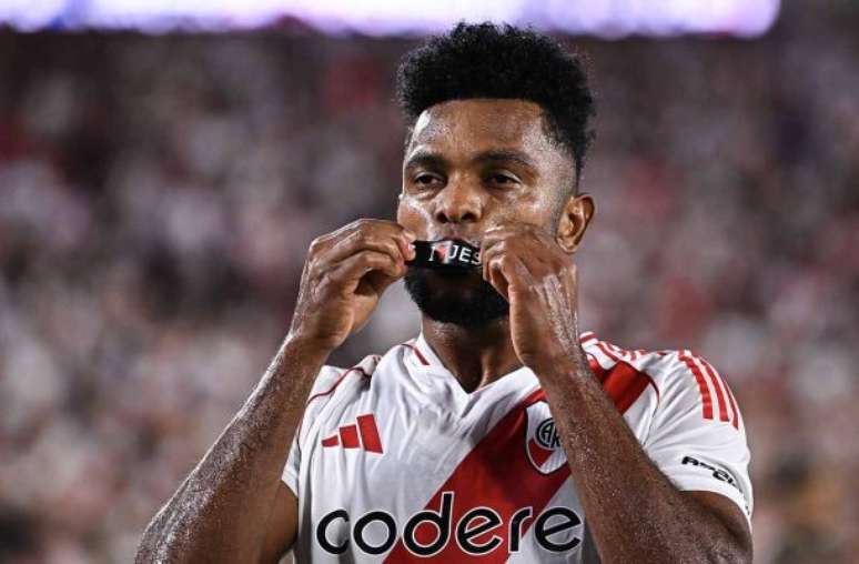 Colombiano está bem perto de conterrâneo no top 3 de artilharia estrangeira –