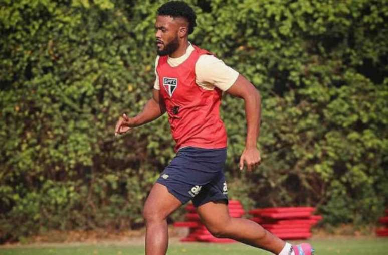 Fotos: Rubens Chiri / São Paulo - Legenda: Zubeldía descarta saída de Sabino no São Paulo