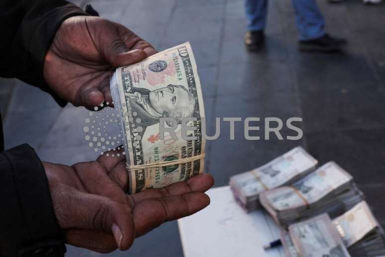 Notas de dólar
16/12/2024. REUTERS/Amr Abdallah Dalsh