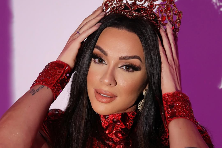 Juju Salimeni é rainha de bateria da Barroca Zona Sul, escola do Grupo Especial de São Paulo.