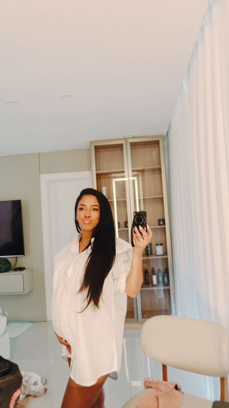 Lorena Maria no hospital prestes a dar à luz