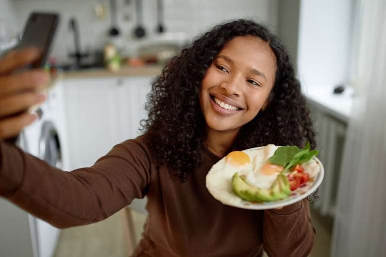 Pesquisas recentes mostram que o colesterol dietético tem um impacto menor nos níveis de colesterol no sangue 