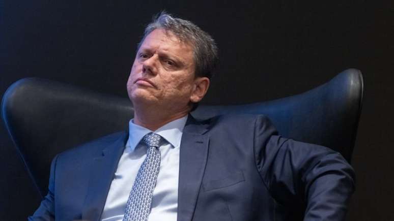 Governador do Estado de São Paulo, Tarcísio de Freitas durante painel sobre segurança pública promovido pelo Instituto Brasileiro de Ensino, Desenvolvimento e Pesquisa (IDP).