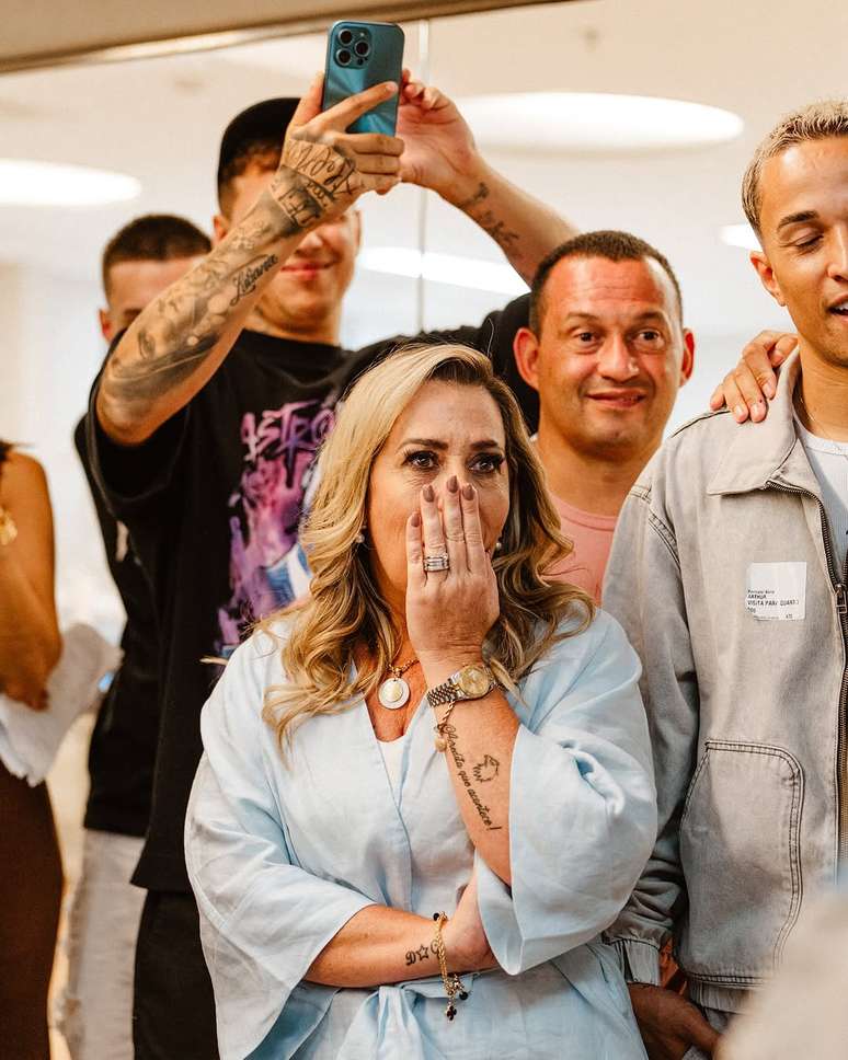 M&atilde;e de MC Daniel durante nascimento do neto - Instagram