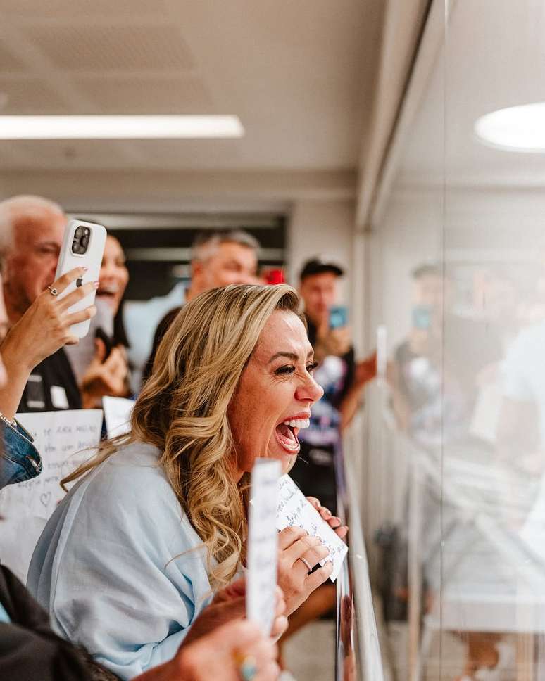 M&atilde;e de MC Daniel durante nascimento do neto - Instagram