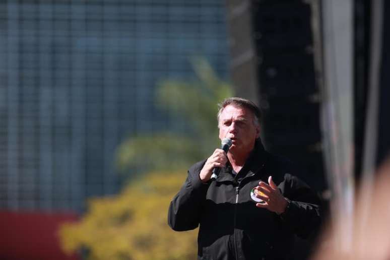 Jair Bolsonaro (PL) discursa durante lançamento de candidatura de Ricardo Nunes (MDB) à Prefeitura de São Paulo; sob expectativa de denúncia da PGR por golpe de Estado, ex-presidente almoçará no Senado com opositores de Lula (PT)