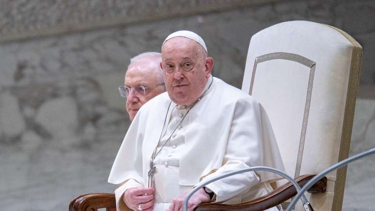 O papa Francisco foi diagnosticado com uma pneumonia bilateral