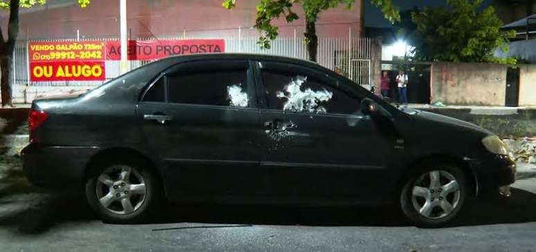 Imagens divulgadas pela TV Globo mostram que os tiros se concentraram perto da maçaneta da porta do passageiro.