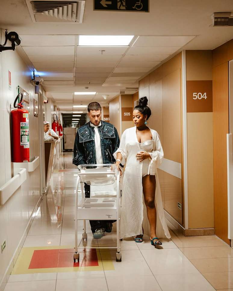 MC Daniel e Lorena Maria deixam maternidade com filho, R&aacute;s - Instagram