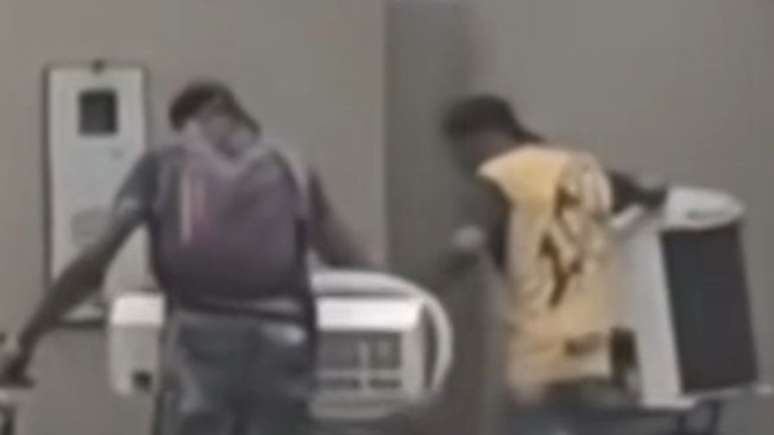 Heat! The web is surprised by the men who steal the air conditioning