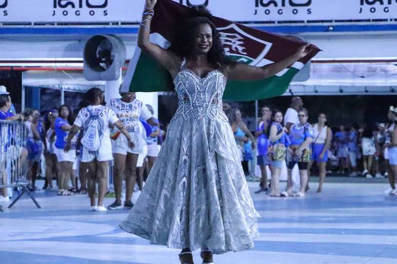 Selminha Sorriso, porta-bandeira da Beija-Flor, é uma das convidadas do “Guerreiros no Samba” –