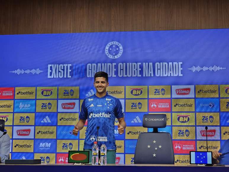 Cruzeiro apresenta Gamarra 
