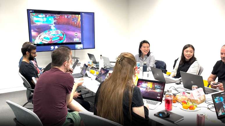 Equipes responsáveis pelo Muse jogando Bleeding Edge, usado para treinar a nova IA generativa