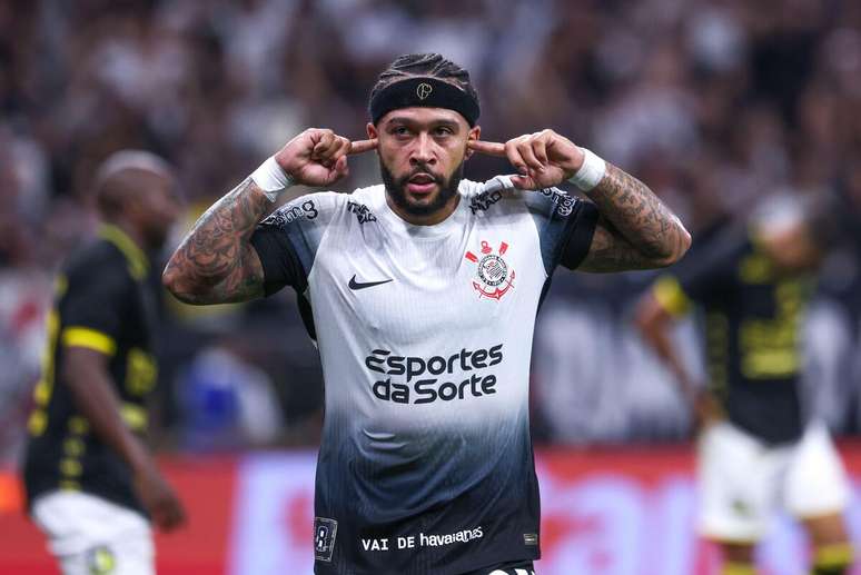 Memphis Depay (Corinthians) comemorando seu gol contra o S&atilde;o Bernardo, no dia 10.02.2025
