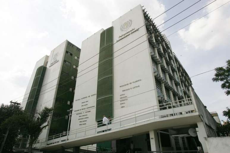 Estudantes da Faculdade Oswaldo Cruz reclamam da instabilidade da institui&ccedil;&atilde;o h&aacute; anos devido &agrave;s frequentes greves pela falta de pagamento dos funcion&aacute;rios.