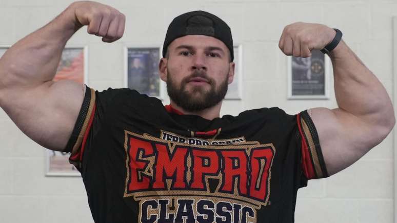 Joey Farrell treina todos os dias na academia, onde se prepara para competi&ccedil;&otilde;es de fisiculturismo