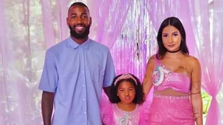 Gerson com a esposa e filha