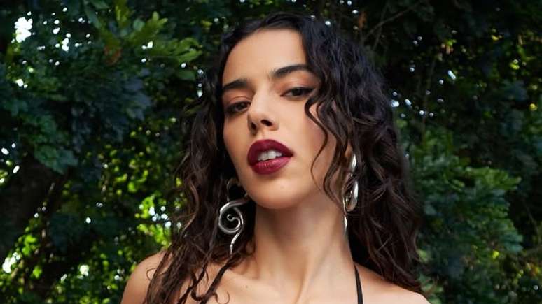 Expert explains the pigmentation of the Marina Sena rubber and evaluates the singer’s smile