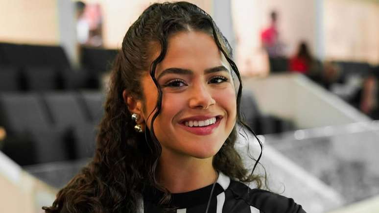 Maisa Silva vive romance com jogador