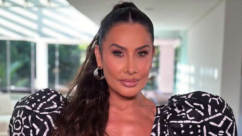 Scheila Carvalho puts the lenses on his teeth and comments on the web: “My God”