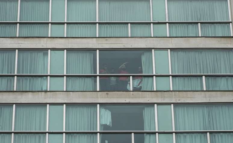 Centenas de imigrantes deportados dos EUA em hotel na capital do Panamá antes de serem levados a Darién