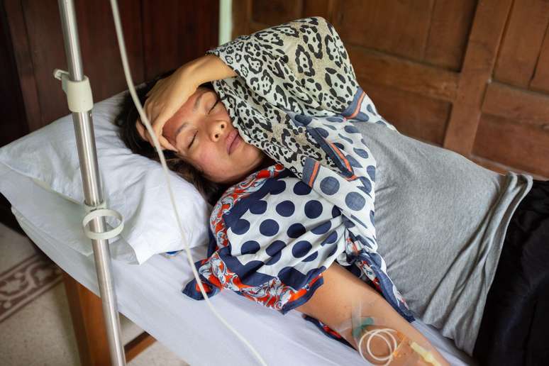 Em casos mais preocupantes, soro na veia pode ser usado no tratamento contra a dengue