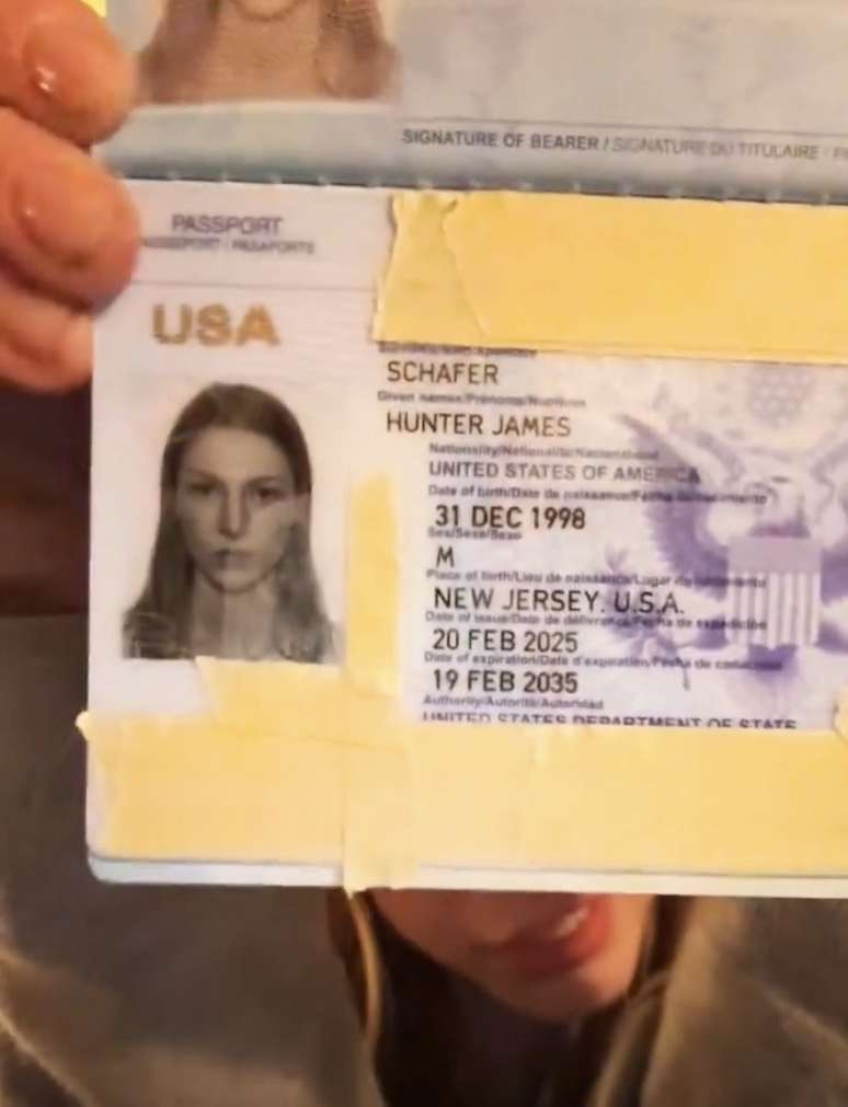 Hunter Schafer compartilhou passaporte novo com gênero trocado —