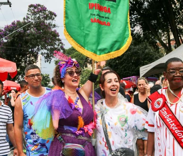 Carol Paraguaçu, porta-estandarte do Bloco do Fico