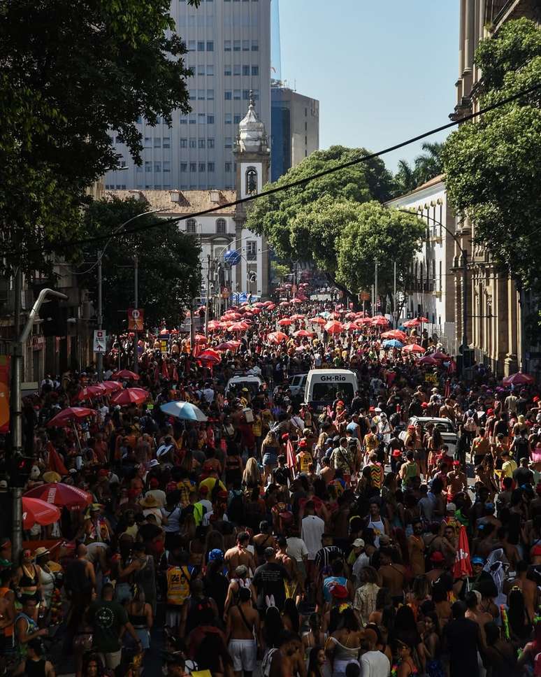A indica&ccedil;&atilde;o &eacute; que os foli&otilde;es se mantenham hidratados e com o protetor solar em dia durante folia no Rio