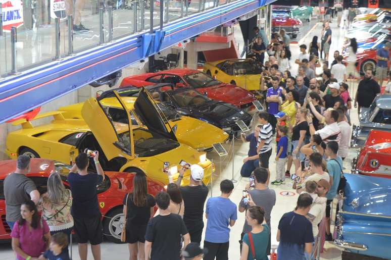 Acervo do Complexo Dream Car tem 165 carros expostos