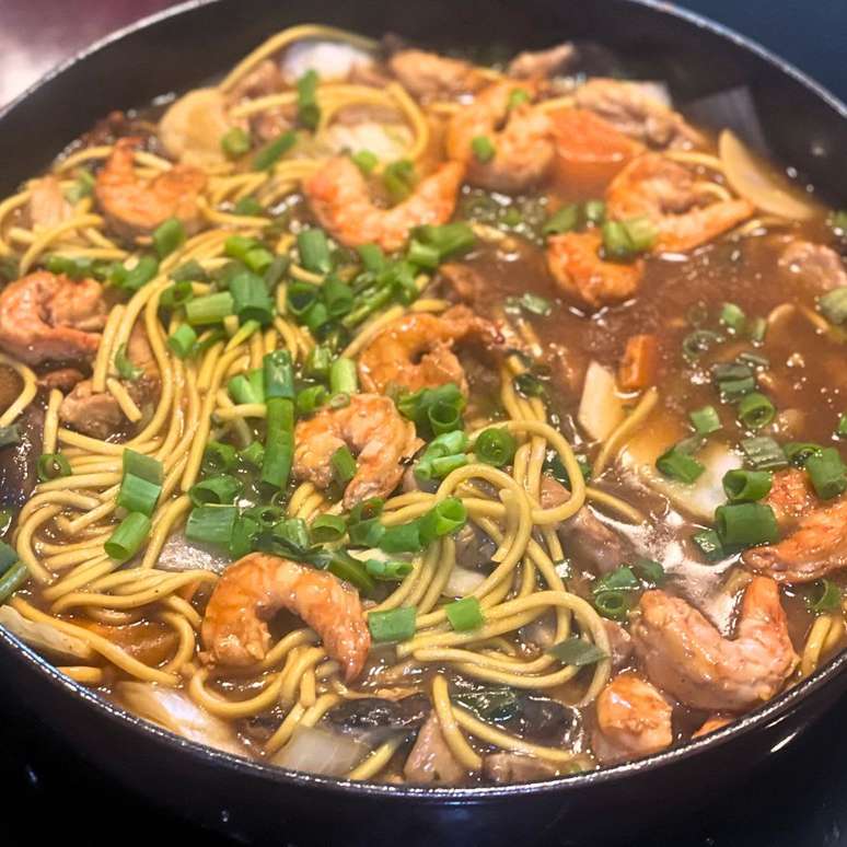 Mixed Yakisoba: land and sea in a single oriental dish