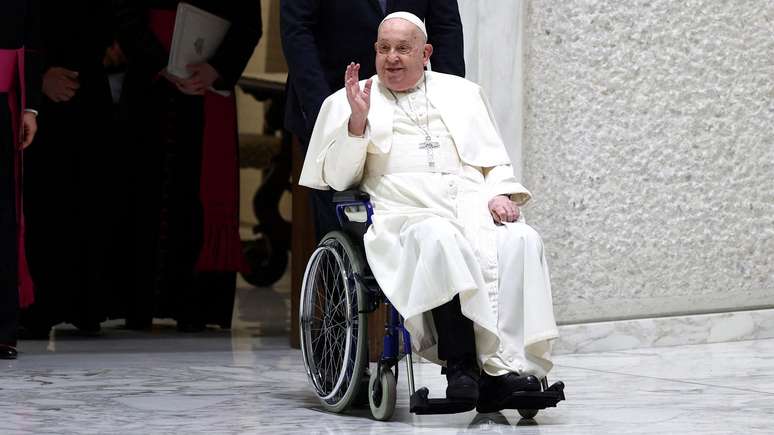 Papa Francisco chegando para a audi&ecirc;ncia geral semanal no Vaticano