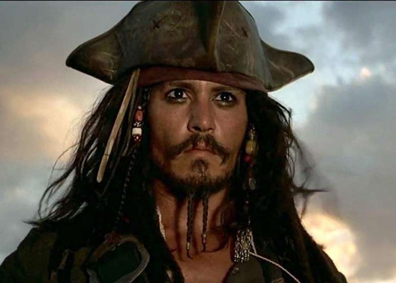 A Walt Disney Studios tenta uma reconciliação com Johnny Depp e parece disposta a investir alto para convencer o ator a reviver o Capitão Jack Sparrow na saga “Piratas do Caribe” . Segundo a imprensa americana, a Disney teria oferecido 249 milhões de euros (cerca de R$ 1,7 bilhão) para recontratar o astro.