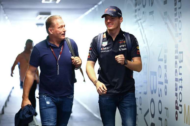 Jos Verstappen e Max Verstappen durante Grande Prêmio em 2024