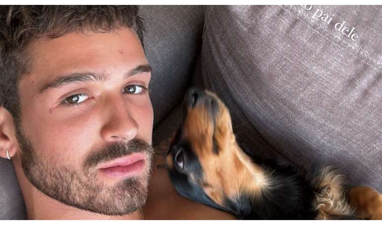 João Guilherme e Bruna Marquezine terminaram o namoro e os cachorros dos artistas parece que também estão separados.