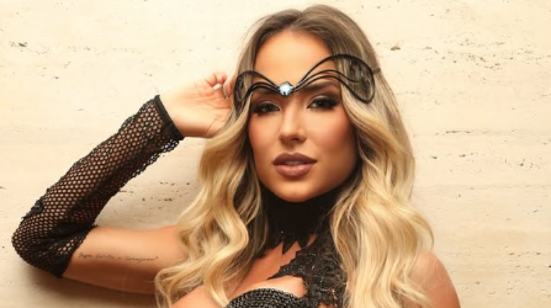 Gabi Martins mostra seu look para o último ensaio