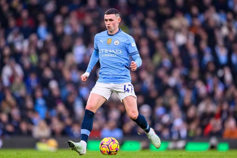 Phil Foden (Manchester City) durante um jogo contra o Newcastle em 15.02.2025 