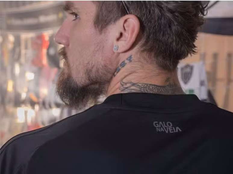 Nova camisa do Galo &eacute; toda preta e n&atilde;o ser&aacute; vendida &ndash;