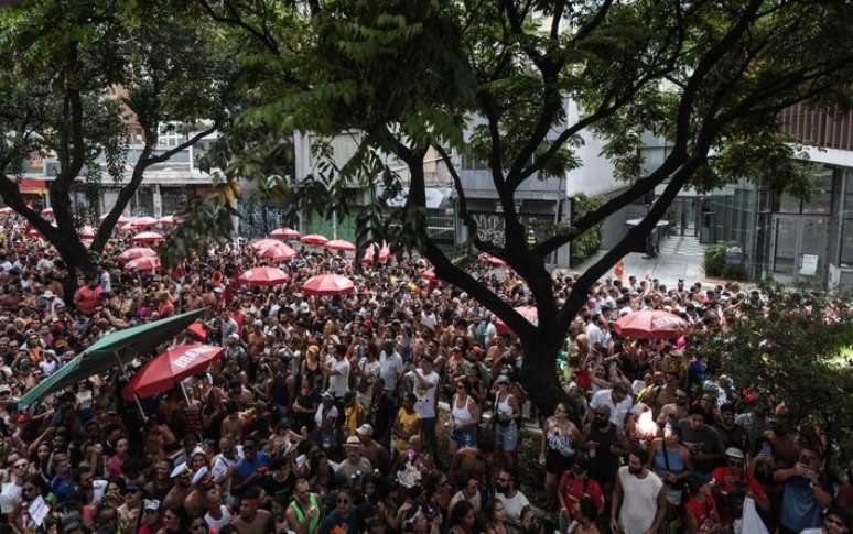 Bloco Acad&ecirc;micos do Baixo Augusta desfilou na tarde deste domingo, 23.