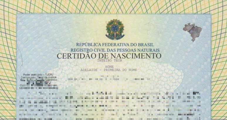 Av&oacute; de Alvarenga e Melo, nascida em 1903, foi registrada na certid&atilde;o de nascimento apenas como 'Adelaide - Primeira do nome'