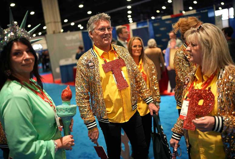 Os participantes da CPAC se re&uacute;nem no Gaylord National Resort Hotel and Convention Center em Oxon Hill, Maryland, em 20 de fevereiro de 2025.