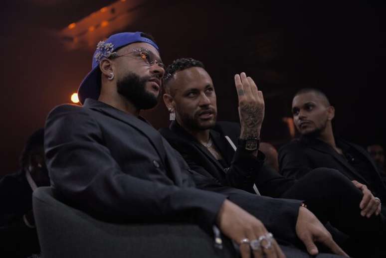 Memphis acompanhou Neymar em evento da Kings League.
