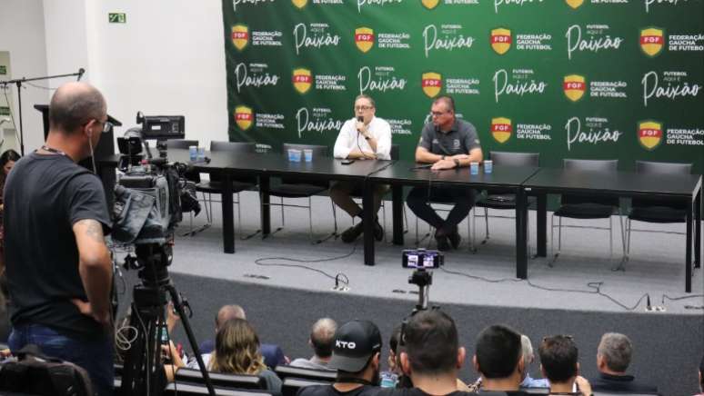 Entrevista coletiva na sede da FGF. 