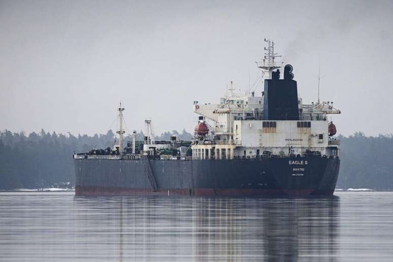 A Estônia começou a realizar patrulhas navais para proteger um cabo submarino que fornece energia a partir da Finlândia, após a suposta sabotagem em dezembro passado