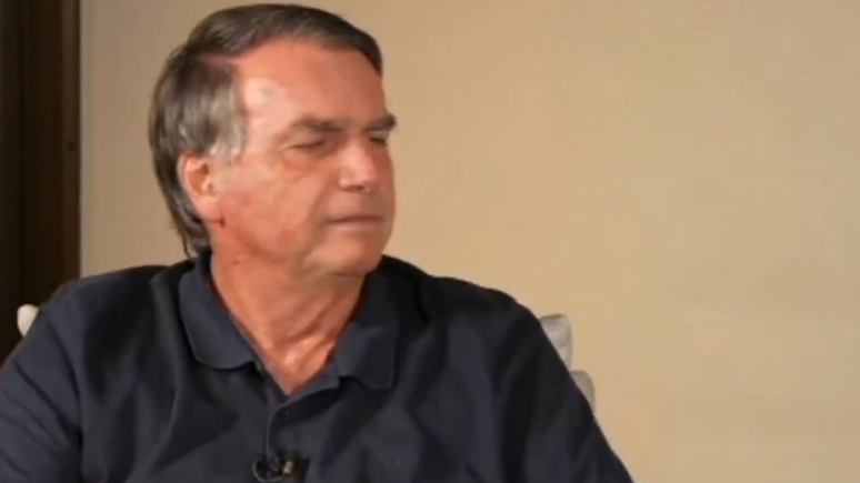Bolsonaro diz que filho e esposa não se falam: 'Tem um problema'